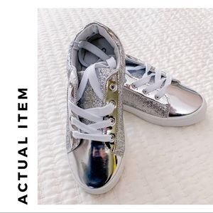 NWT Girls Luna Sneakers - Silver, Size 3Y